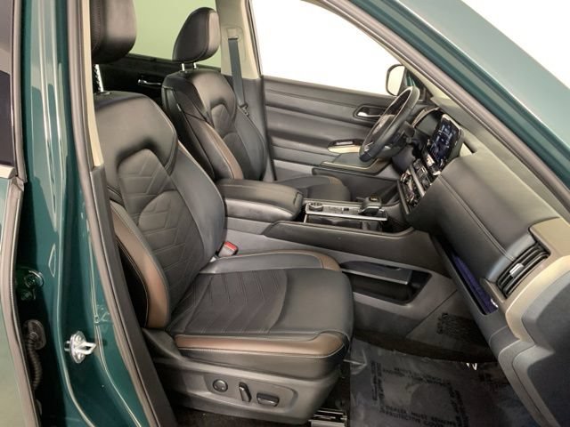 Used 2025 Nissan Pathfinder Platinum w/ Lighting Package (N93) AWD/4WD image 38