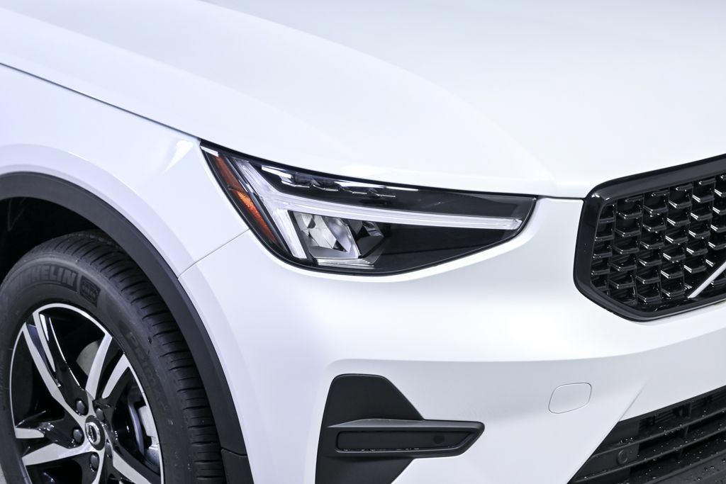 New 2026 Volvo XC40 B5 Core AWD/4WD image 36