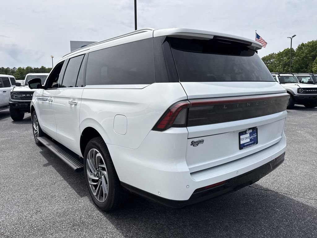 Used 2025 Lincoln Navigator L Reserve AWD/4WD image 5