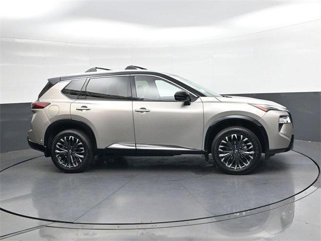 New 2026 Nissan Rogue Platinum image 3