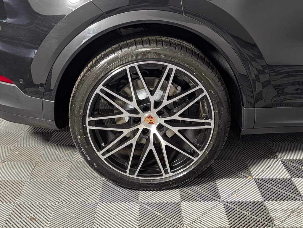 New 2026 Porsche Cayenne Coupe AWD/4WD image 13