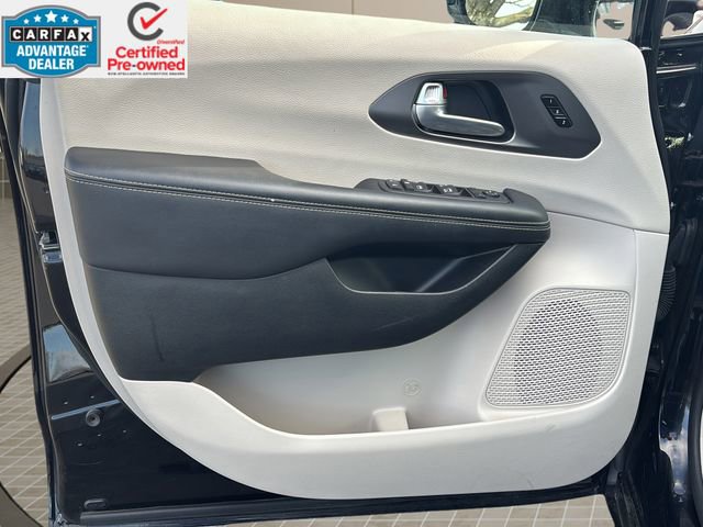 Certified 2024 Chrysler Pacifica Touring-L image 15