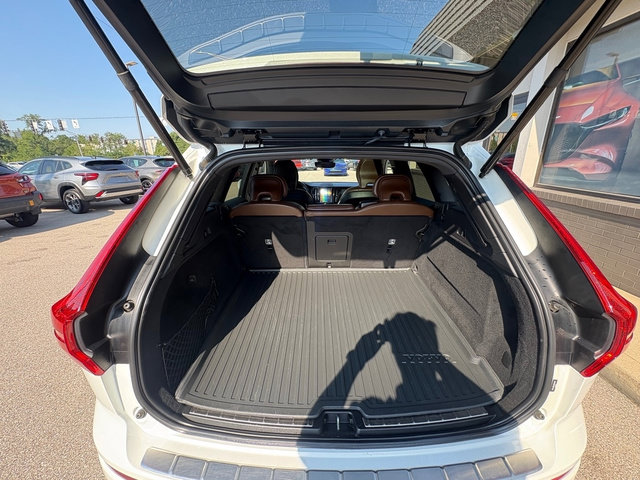 Used 2022 Volvo XC60 B5 Inscription w/ Advanced Package AWD/4WD image 5