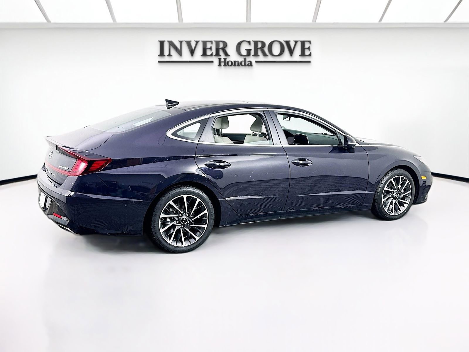 Used 2023 Hyundai Sonata Limited w/ Cargo Package FWD image 5
