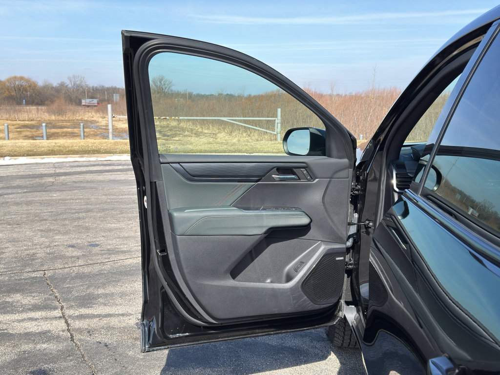 Used 2024 GMC Acadia AT4 w/ Super Cruise Package image 10