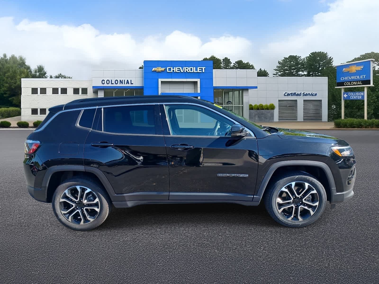 Used 2023 Jeep Compass Limited w/ Sun and Sound Group AWD/4WD image 3