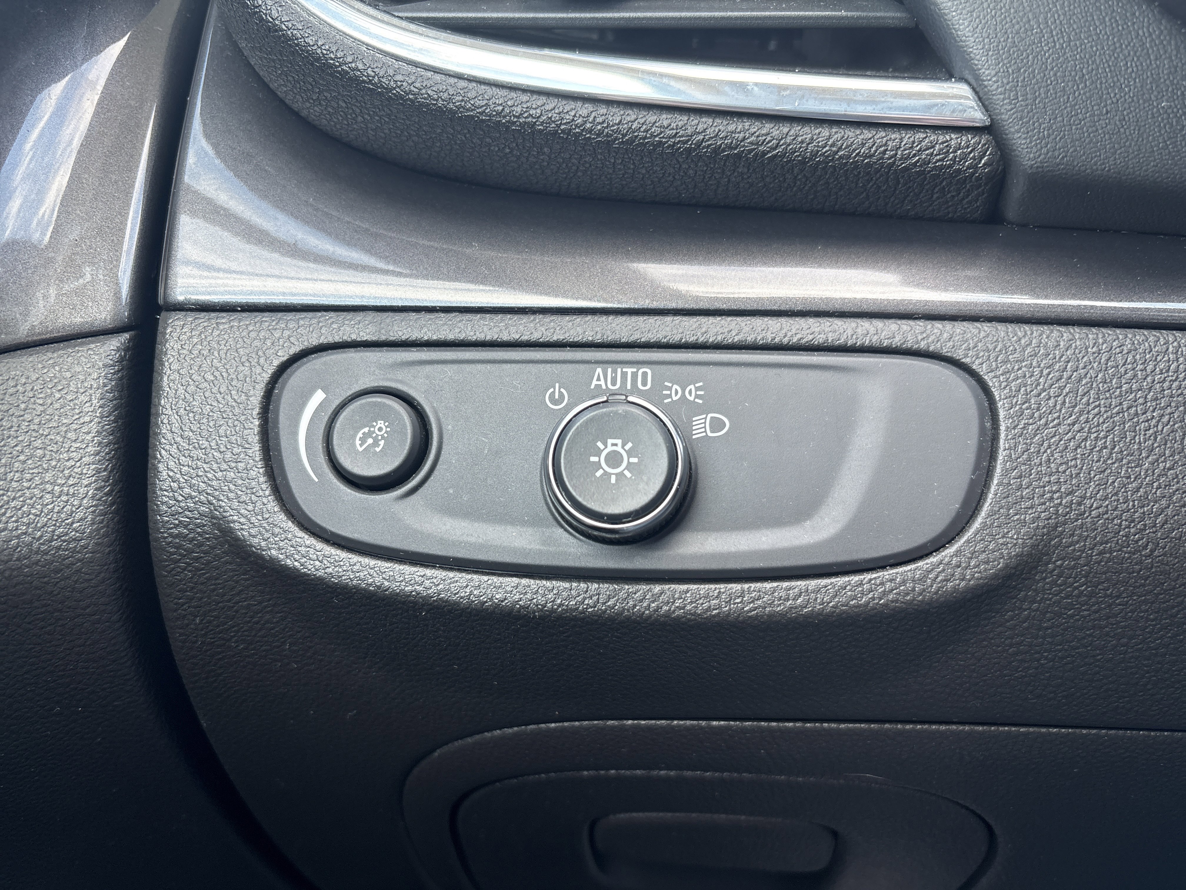 Used 2019 Buick Encore Preferred image 28