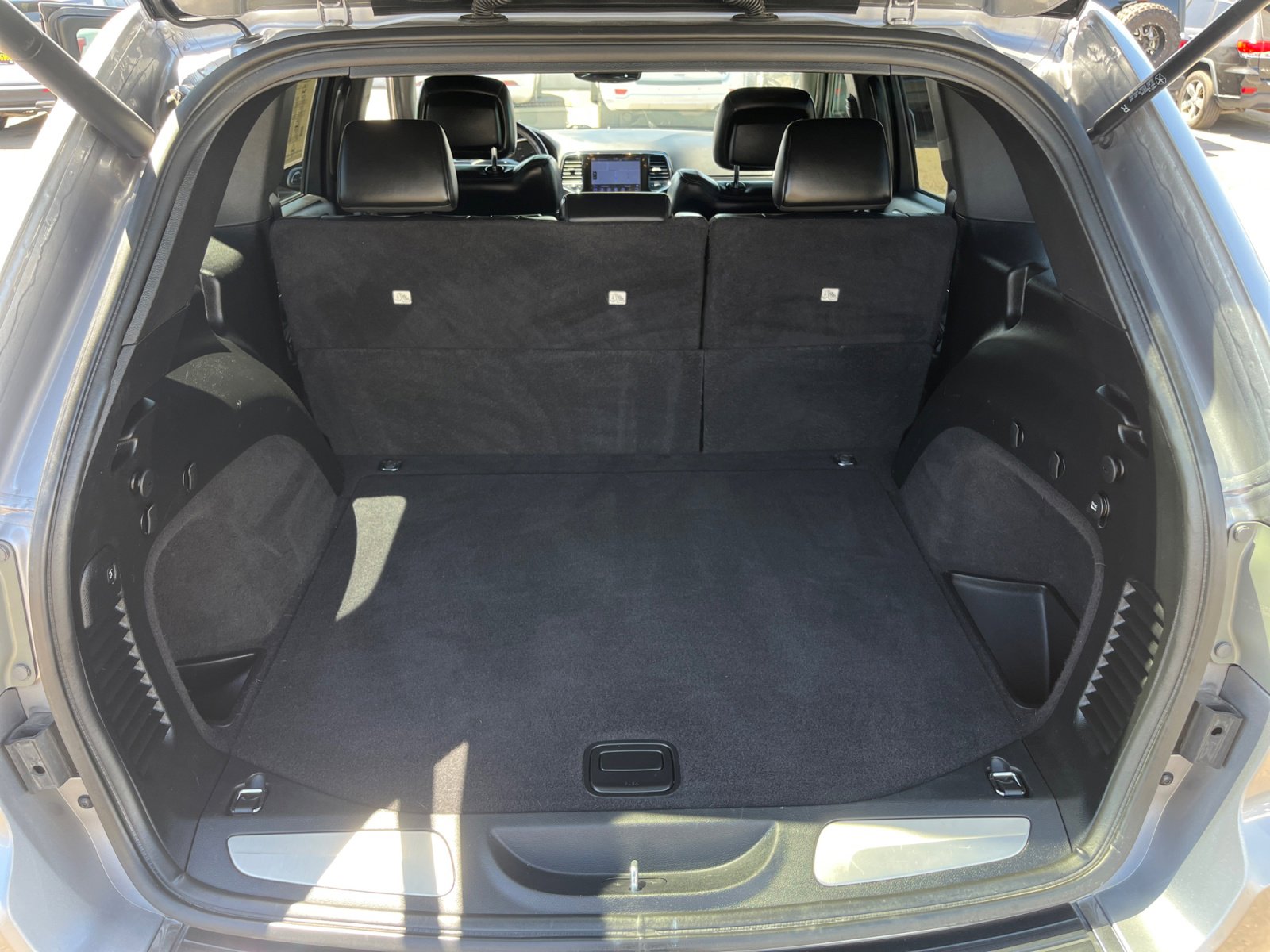 Used 2019 Jeep Grand Cherokee Limited w/ Trailer Tow Group IV image 27