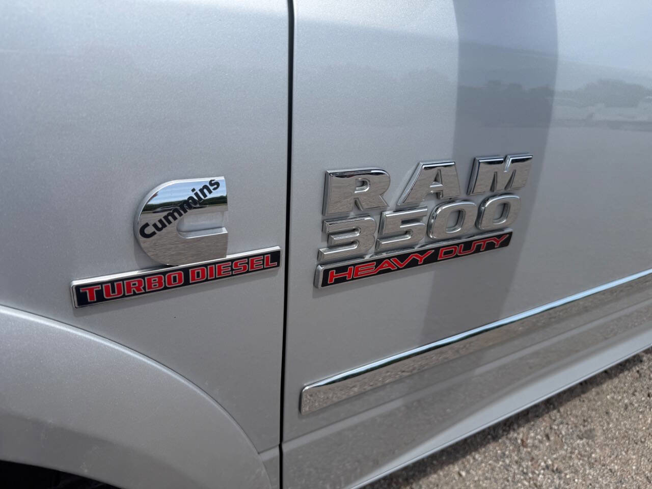 Used 2018 RAM 3500 Laramie w/ Snow Chief Group AWD/4WD image 12
