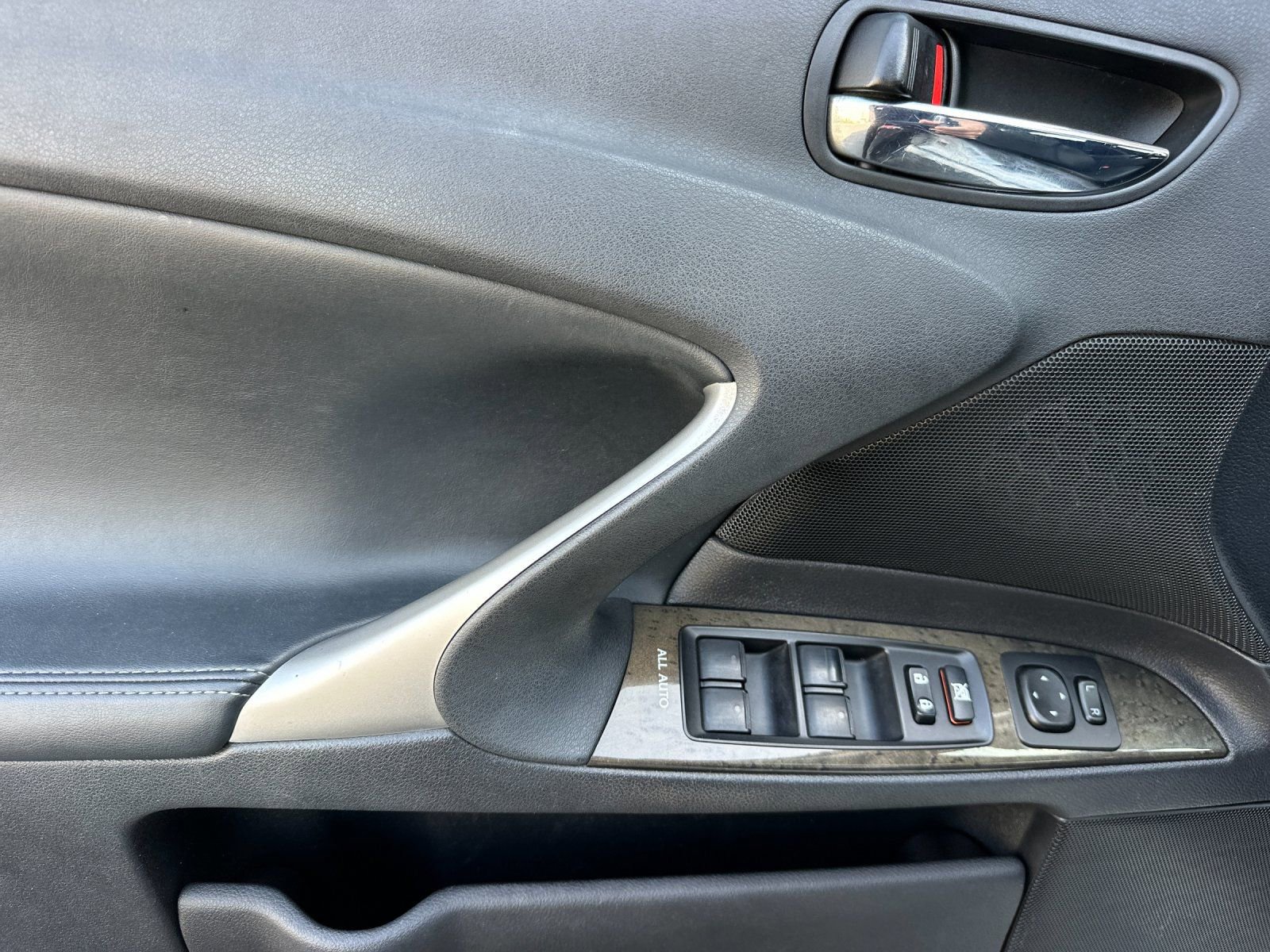 Used 2011 Lexus IS 250 w/ Premium Pkg Value Edition RWD image 10
