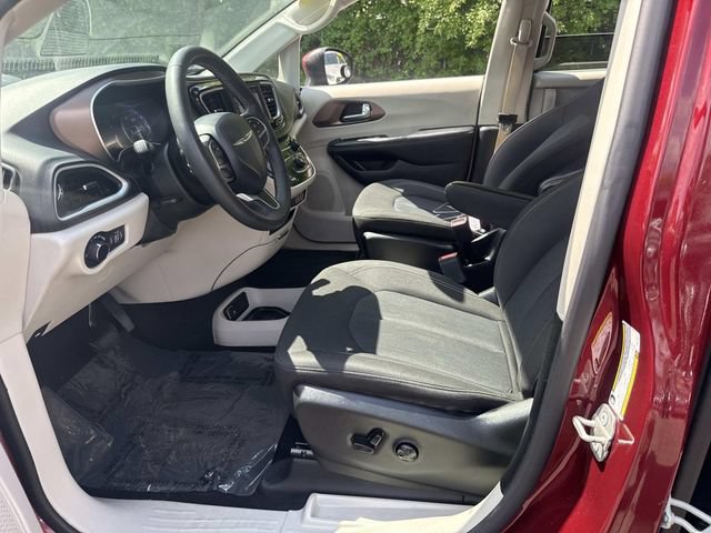 Used 2023 Chrysler Voyager LX FWD image 19