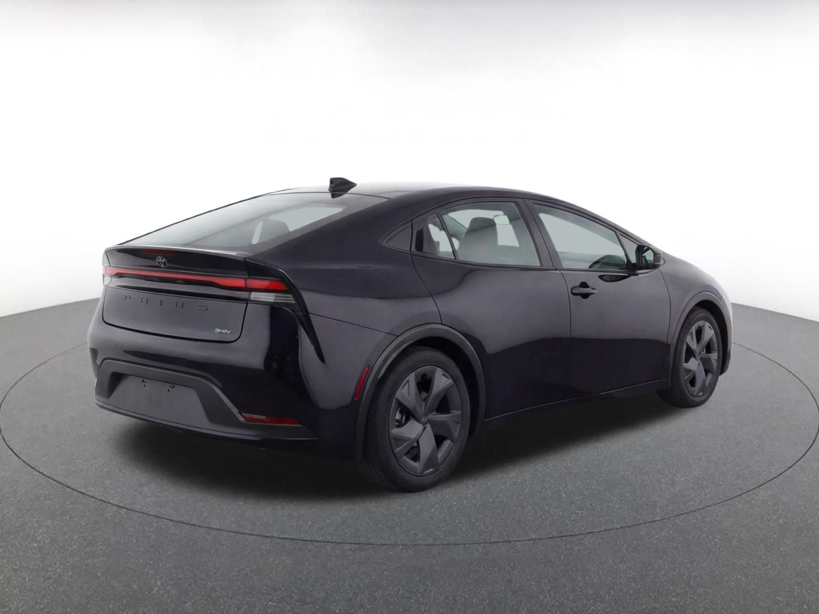 Used 2025 Toyota Prius LE FWD image 9