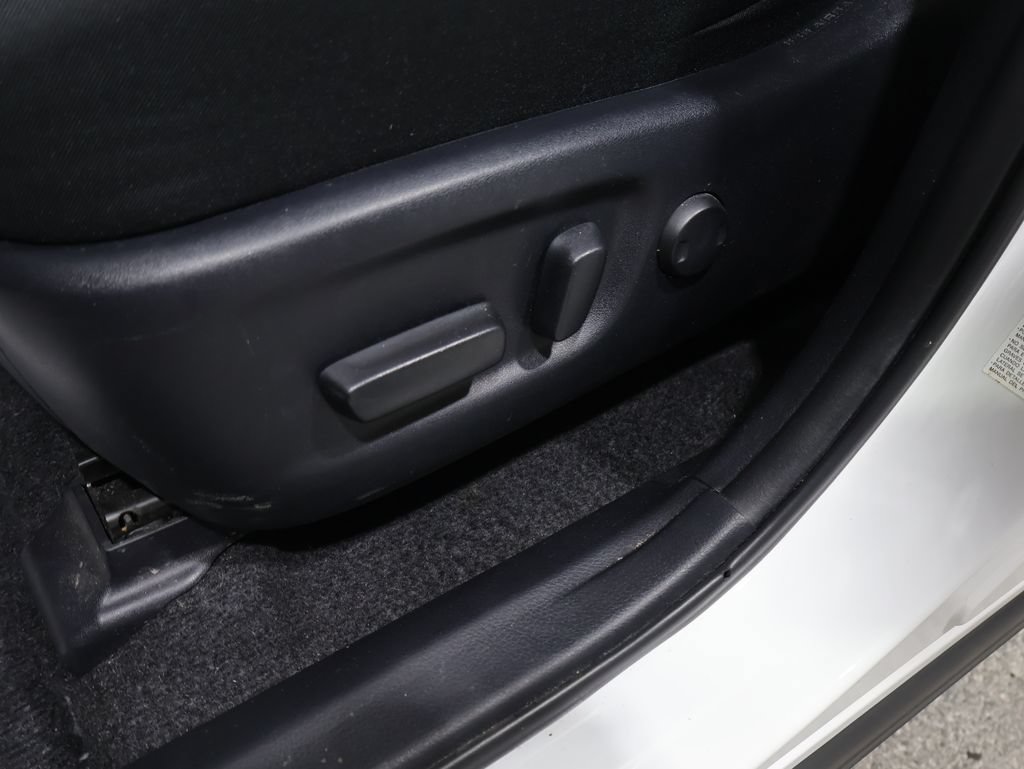 Used 2018 Toyota RAV4 XLE w/ Plus Extra Value Package AWD/4WD image 12