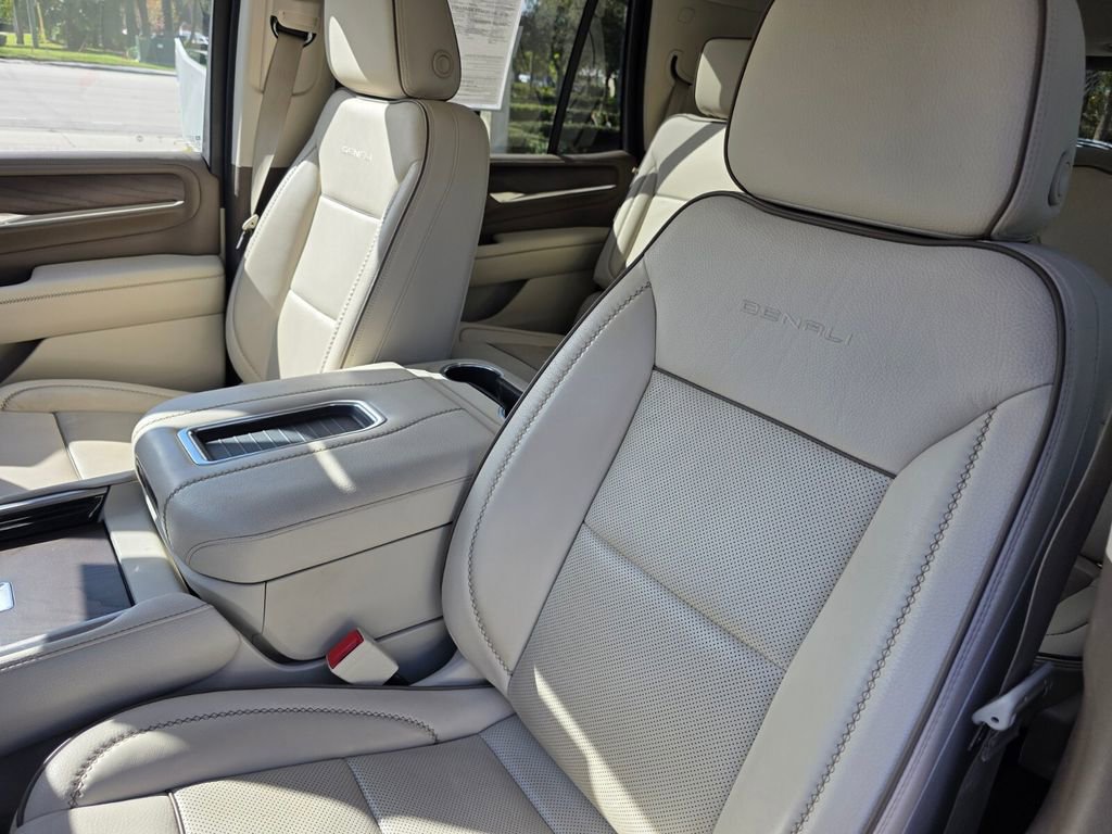Used 2021 GMC Yukon Denali w/ LPO, Illumination Package image 11