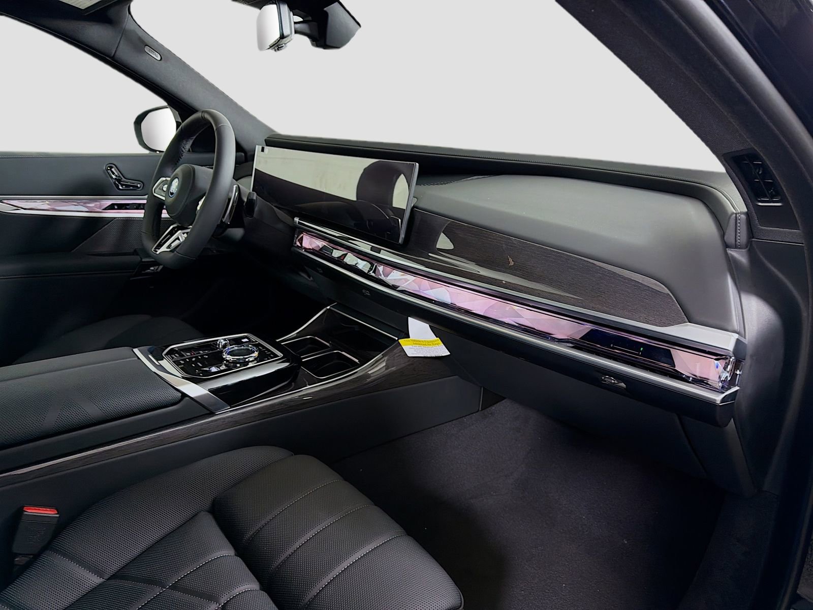 New 2026 BMW 750e xDrive image 32