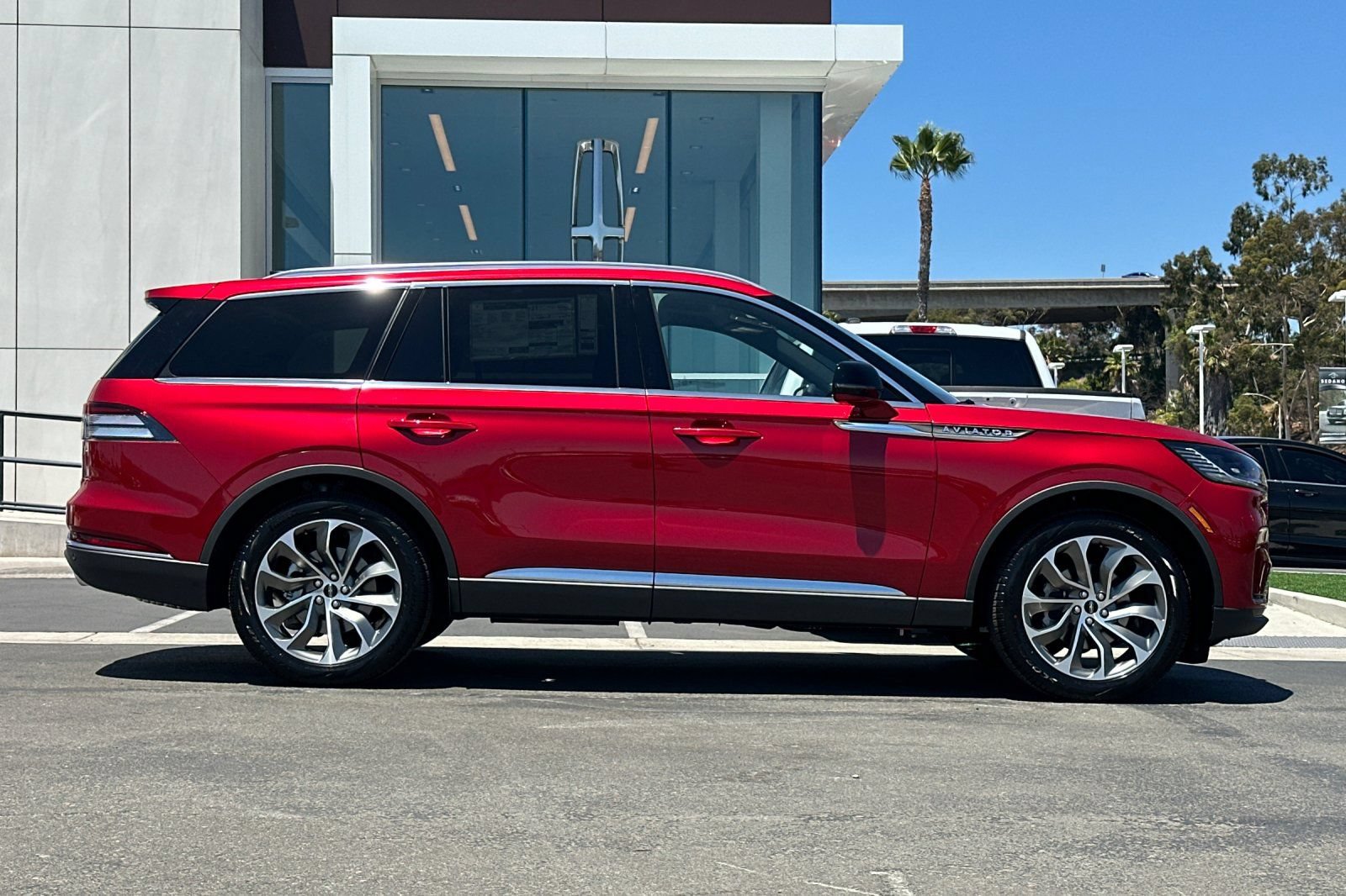 New 2026 Lincoln Aviator Reserve w/ Illumination Package RWD image 2