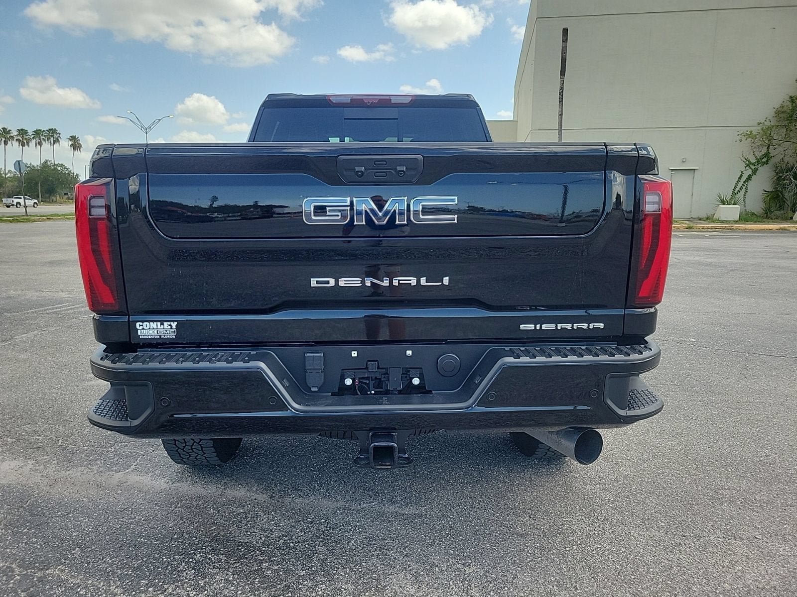 Used 2024 GMC Sierra 2500 Denali Ultimate AWD/4WD image 7