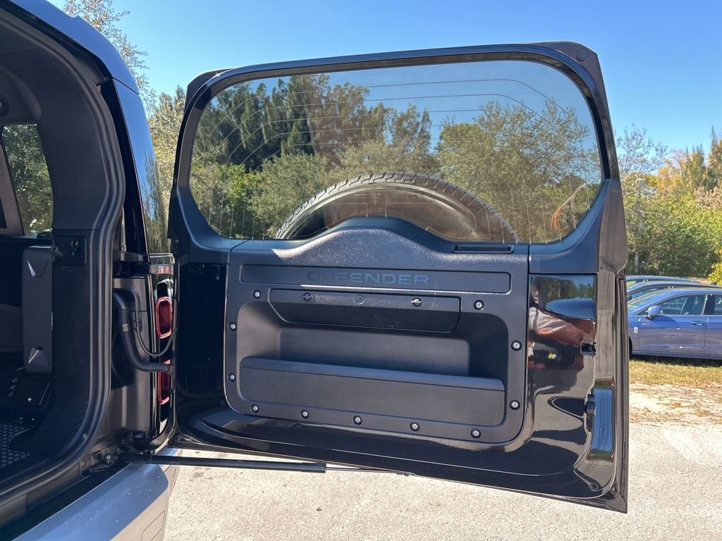 Used 2025 Land Rover Defender 110 S image 51