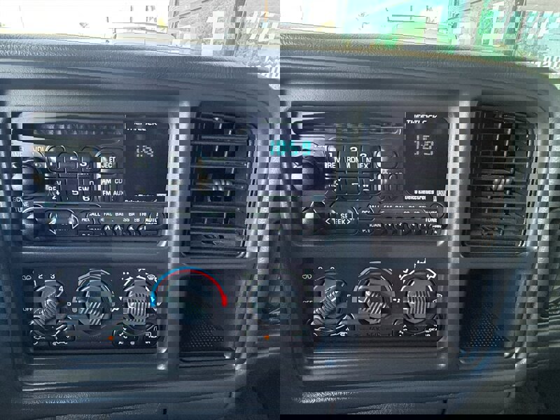 Used 2002 Chevrolet Avalanche 2WD image 27