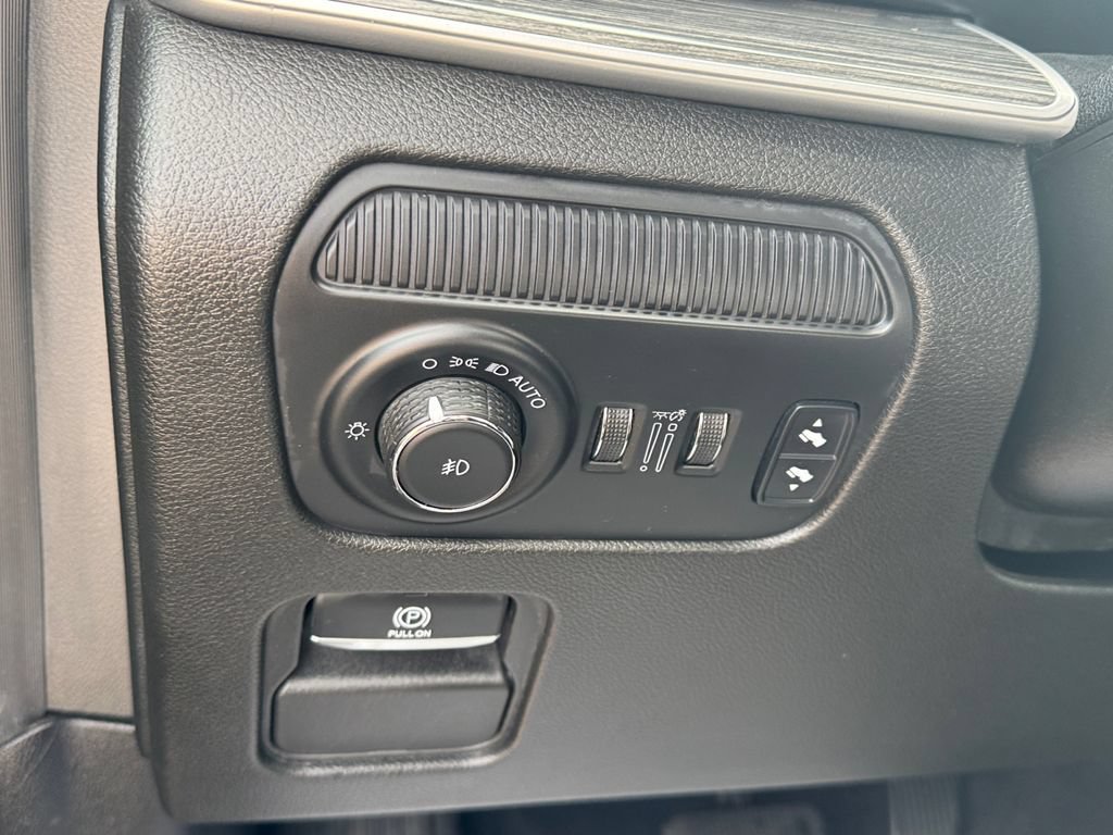 Used 2024 Jeep Wagoneer Series II w/ Flexible Seating Group AWD/4WD image 31