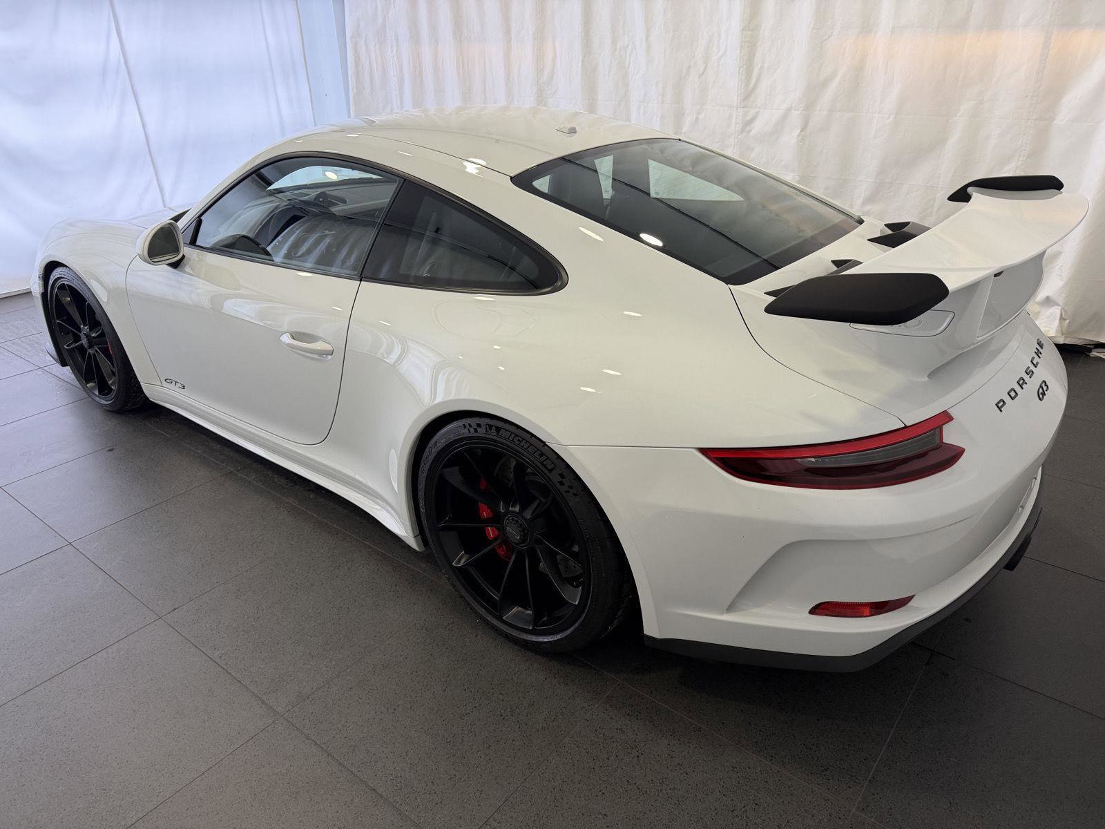 Certified 2018 Porsche 911 GT3 image 3