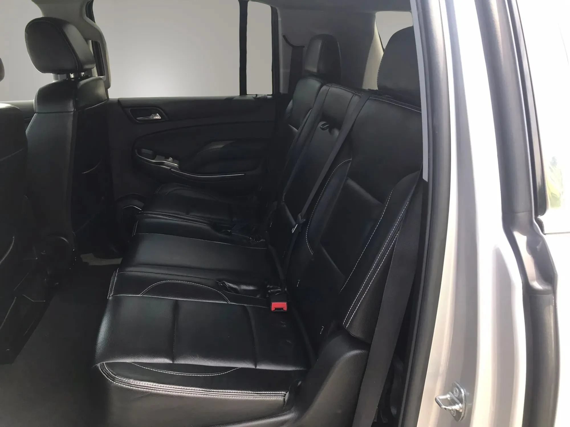 Used 2019 GMC Yukon XL SLE w/ SLE Value Package AWD/4WD image 3