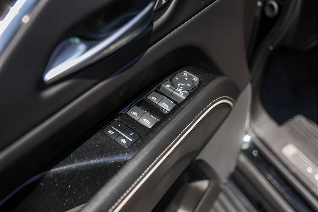 Certified 2024 Cadillac Escalade Sport Platinum w/ LPO, Floor Liner Package AWD/4WD image 23