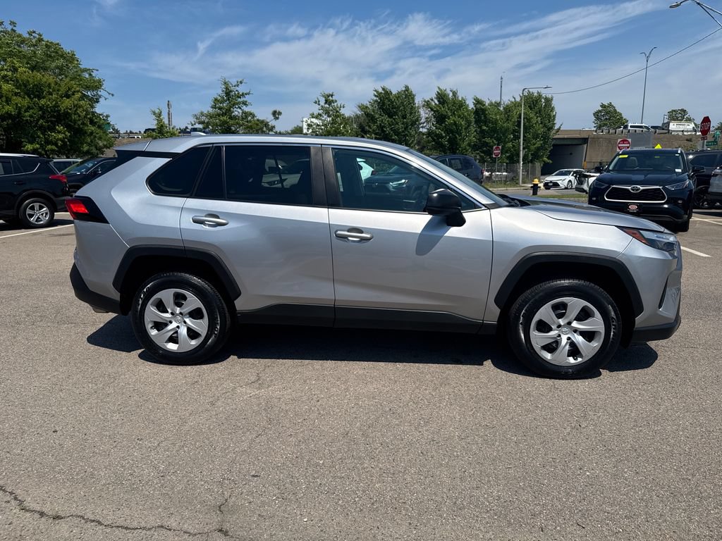 Used 2023 Toyota RAV4 LE AWD/4WD image 9