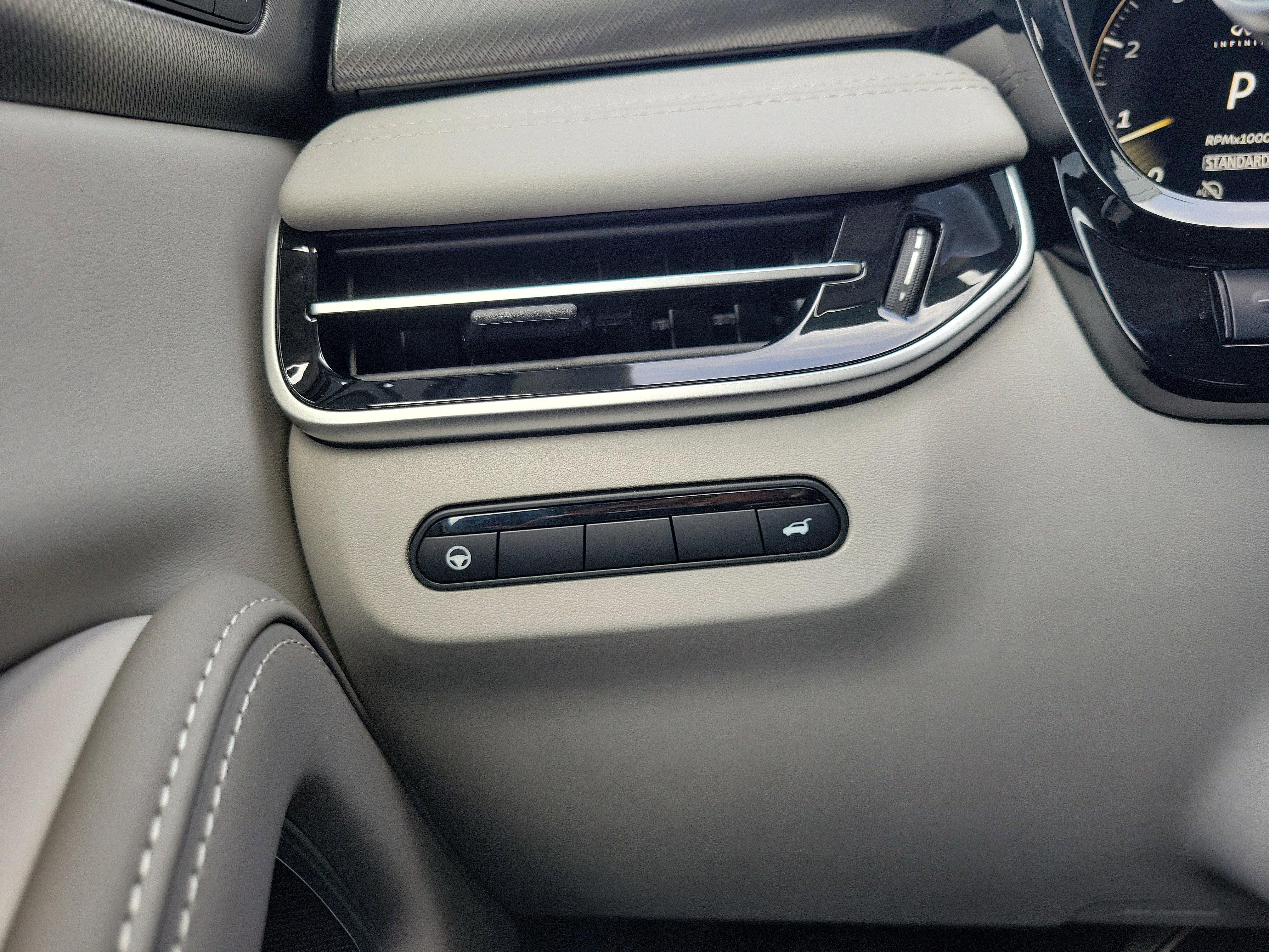 Certified 2026 INFINITI QX60 Luxe w/ Family Package FWD image 28