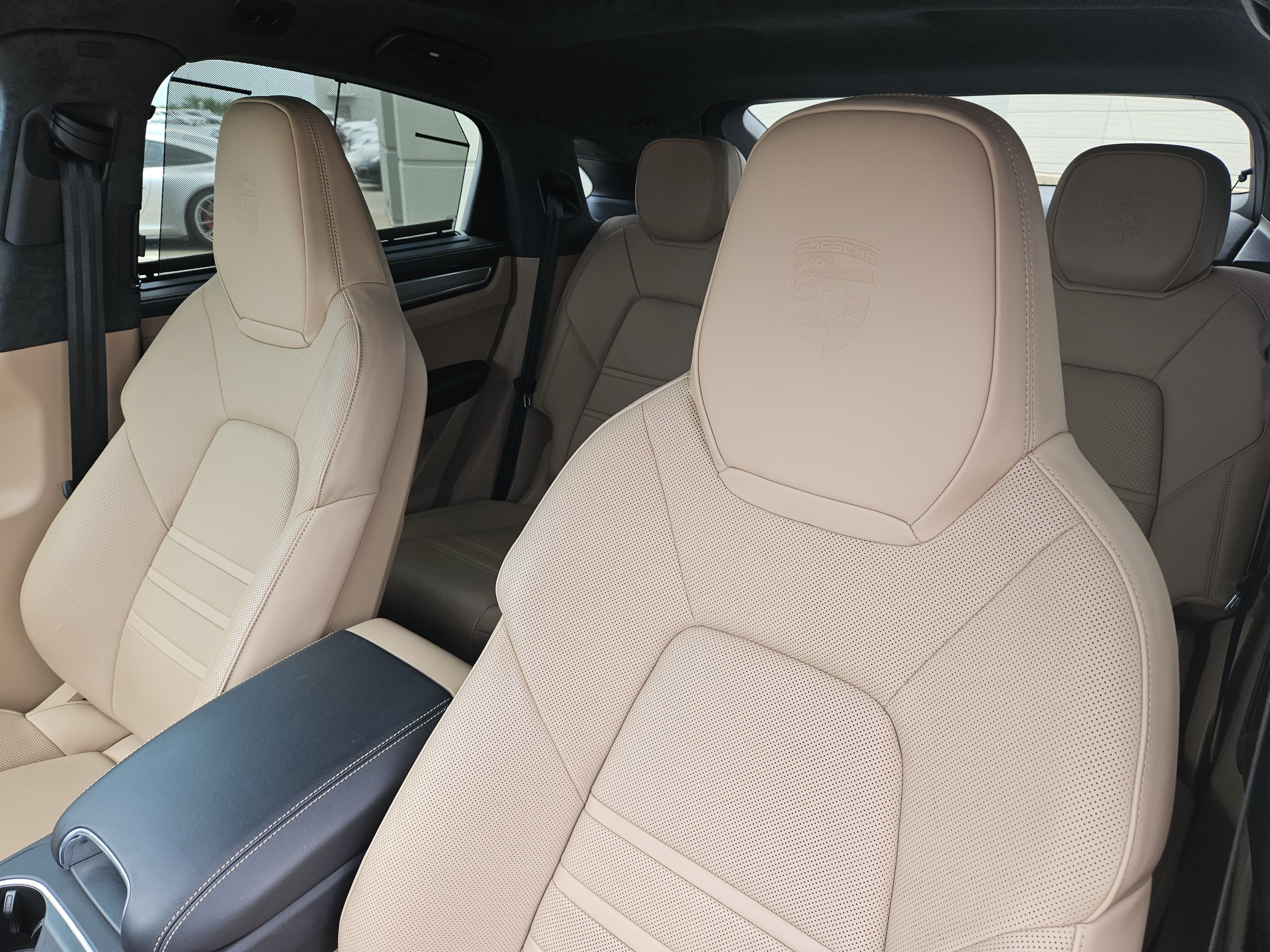 Certified 2023 Porsche Cayenne Turbo AWD/4WD image 6