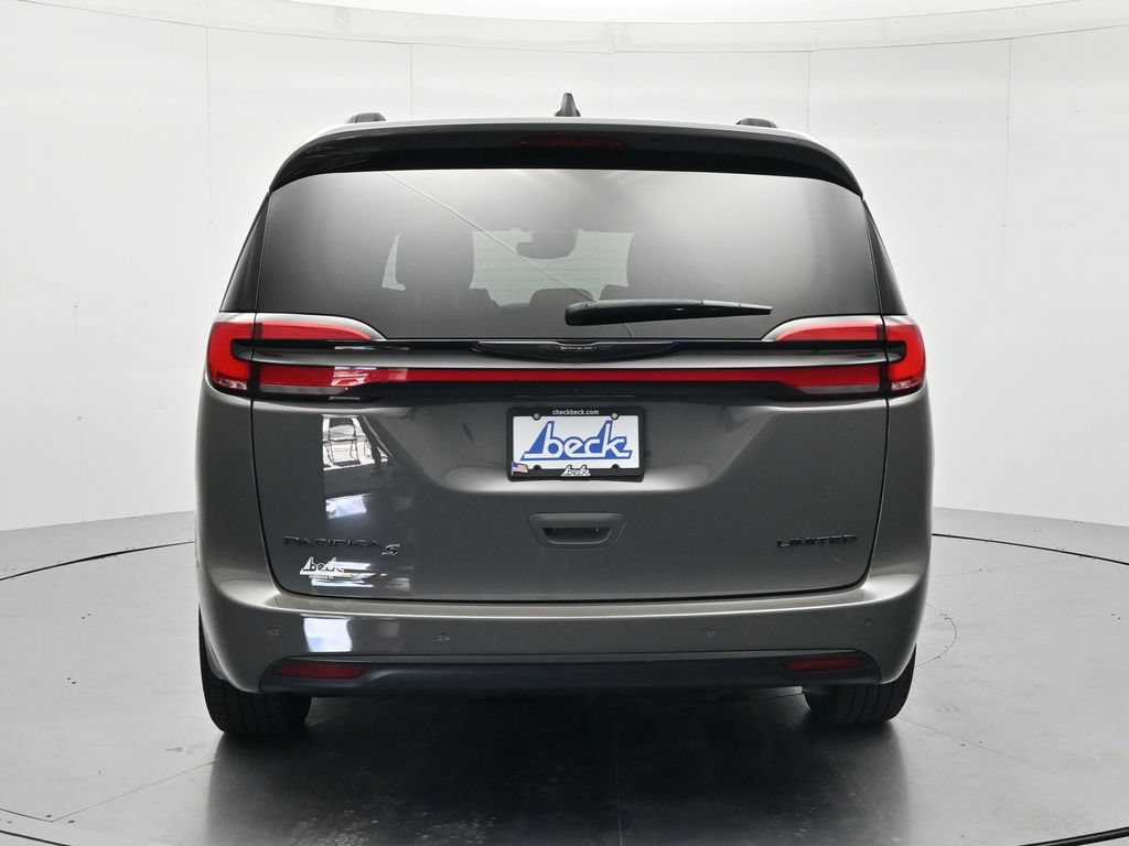 Used 2025 Chrysler Pacifica Limited FWD image 6