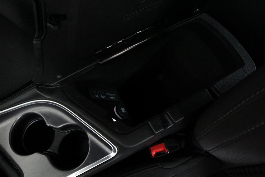 Used 2016 Dodge Challenger R/T w/ Driver Convenience Group RWD image 30