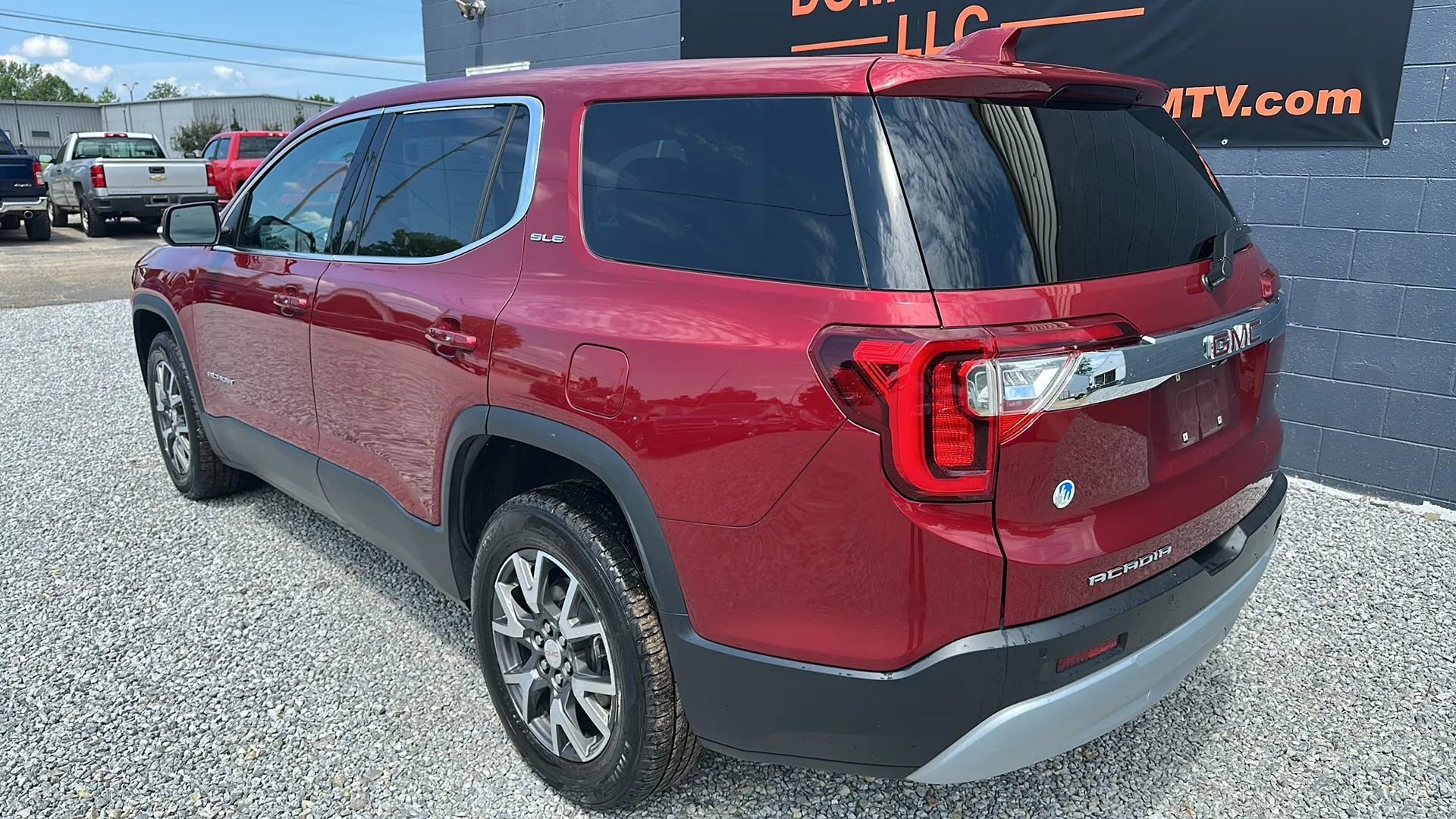 Used 2020 GMC Acadia SLE image 2