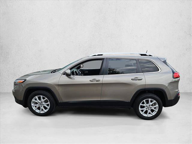 Used 2018 Jeep Cherokee Latitude Plus w/ Comfort/Convenience Group FWD image 9
