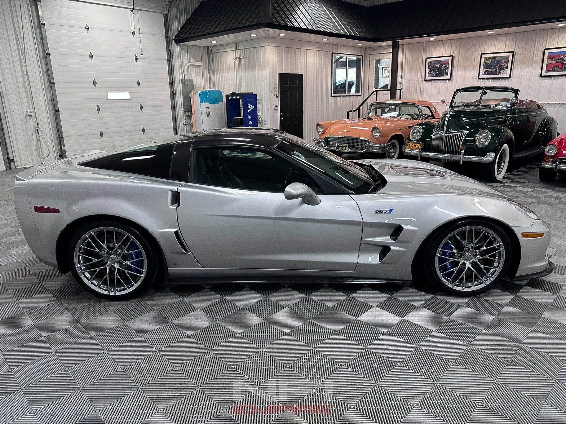 Used 2009 Chevrolet Corvette ZR1 w/ Preferred Equipment Group RWD image 7