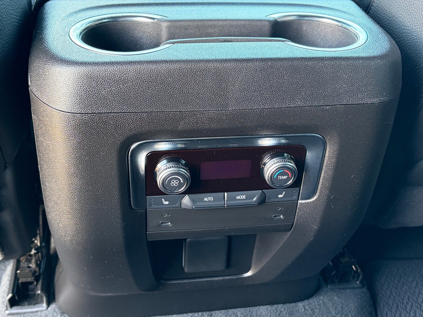 Used 2025 GMC Yukon XL Denali RWD image 13