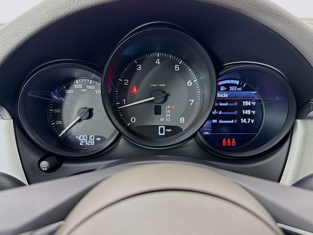 Certified 2023 Porsche Macan Turbo AWD/4WD image 16