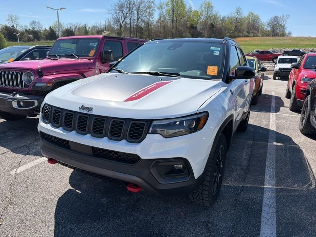 Used 2024 Jeep Compass Trailhawk w/ Trailhawk Elite Group image 2