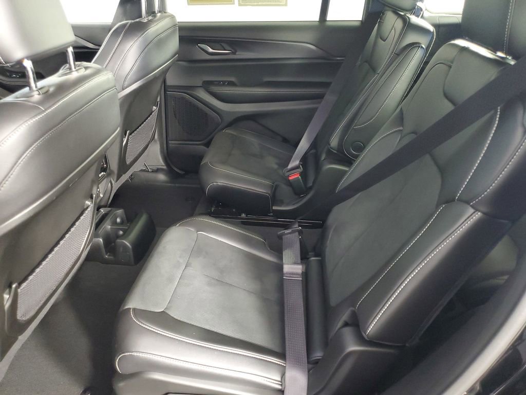 Used 2025 Jeep Grand Cherokee L Altitude image 13