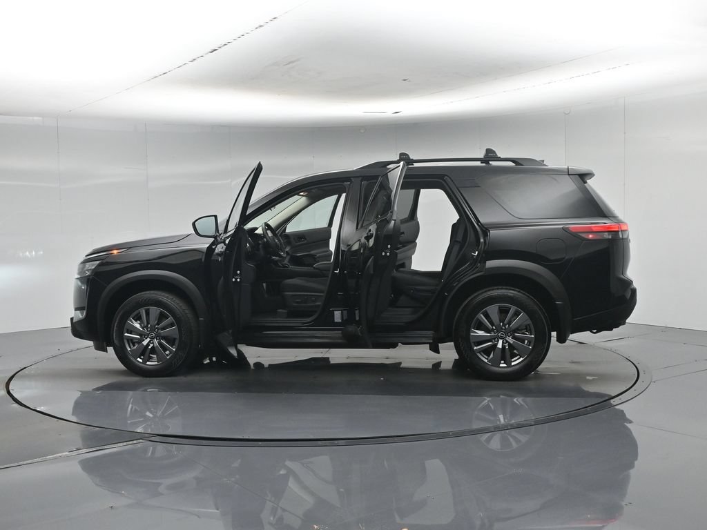 Used 2025 Nissan Pathfinder SV w/ SV Premium Package AWD/4WD image 41