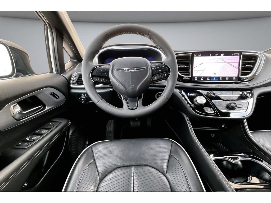 Used 2026 Chrysler Pacifica Premium FWD image 8