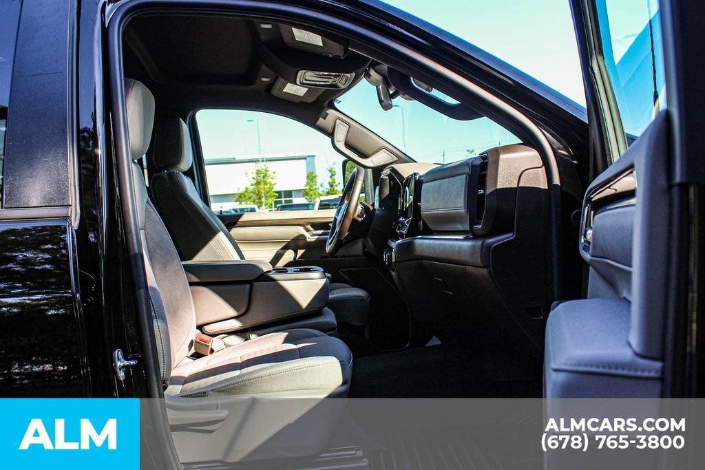 Used 2025 Chevrolet Silverado 3500 LT w/ Safety Package AWD/4WD image 20