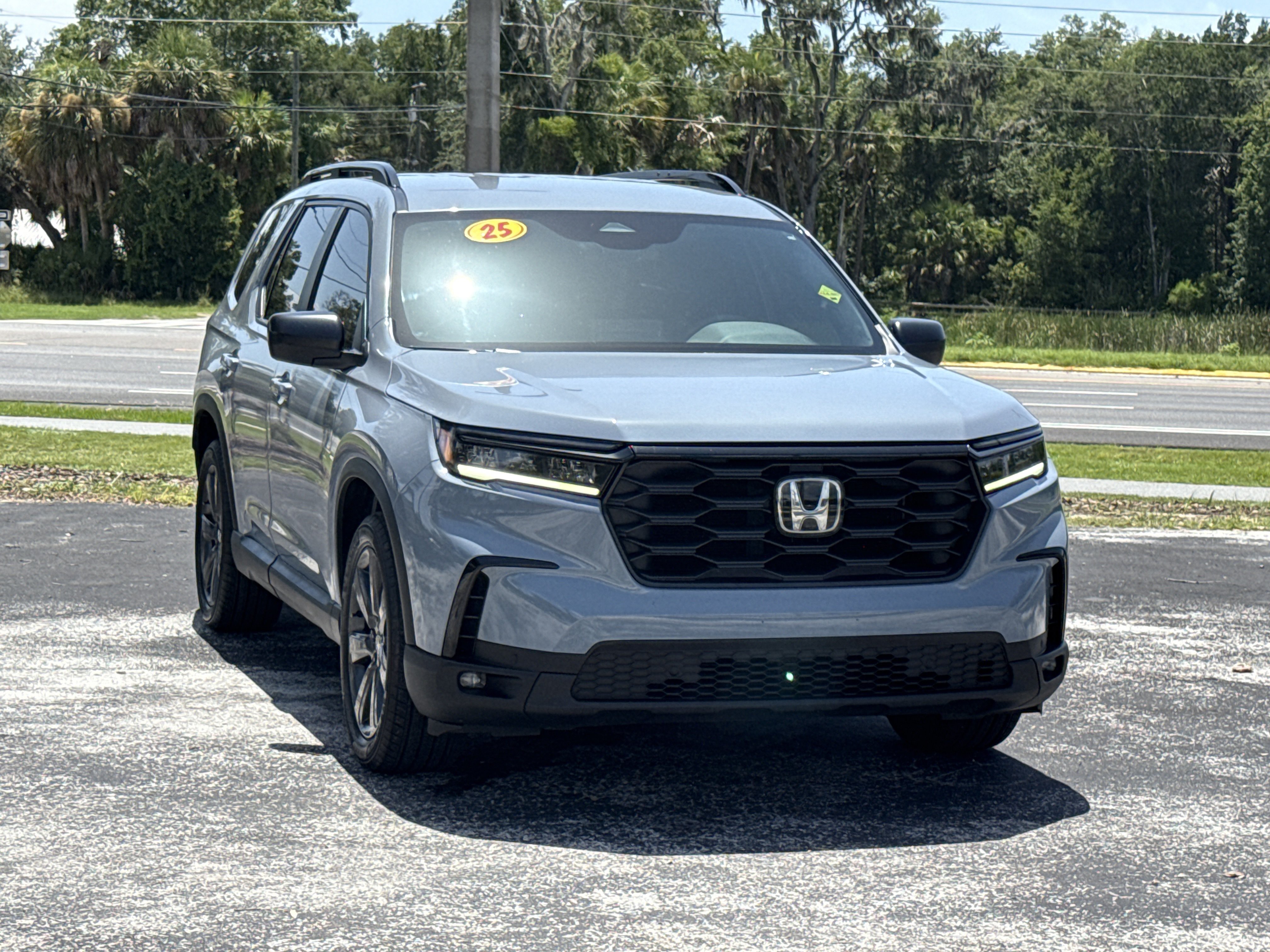 Certified 2025 Honda Pilot Sport image 3