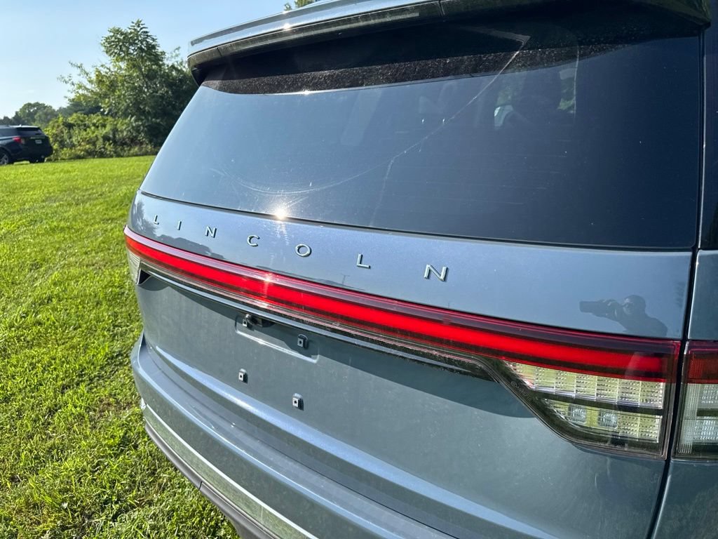 Used 2025 Lincoln Aviator Reserve AWD/4WD image 7