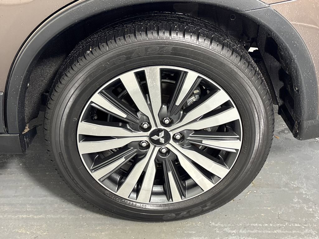 Used 2019 Mitsubishi Outlander ES image 30