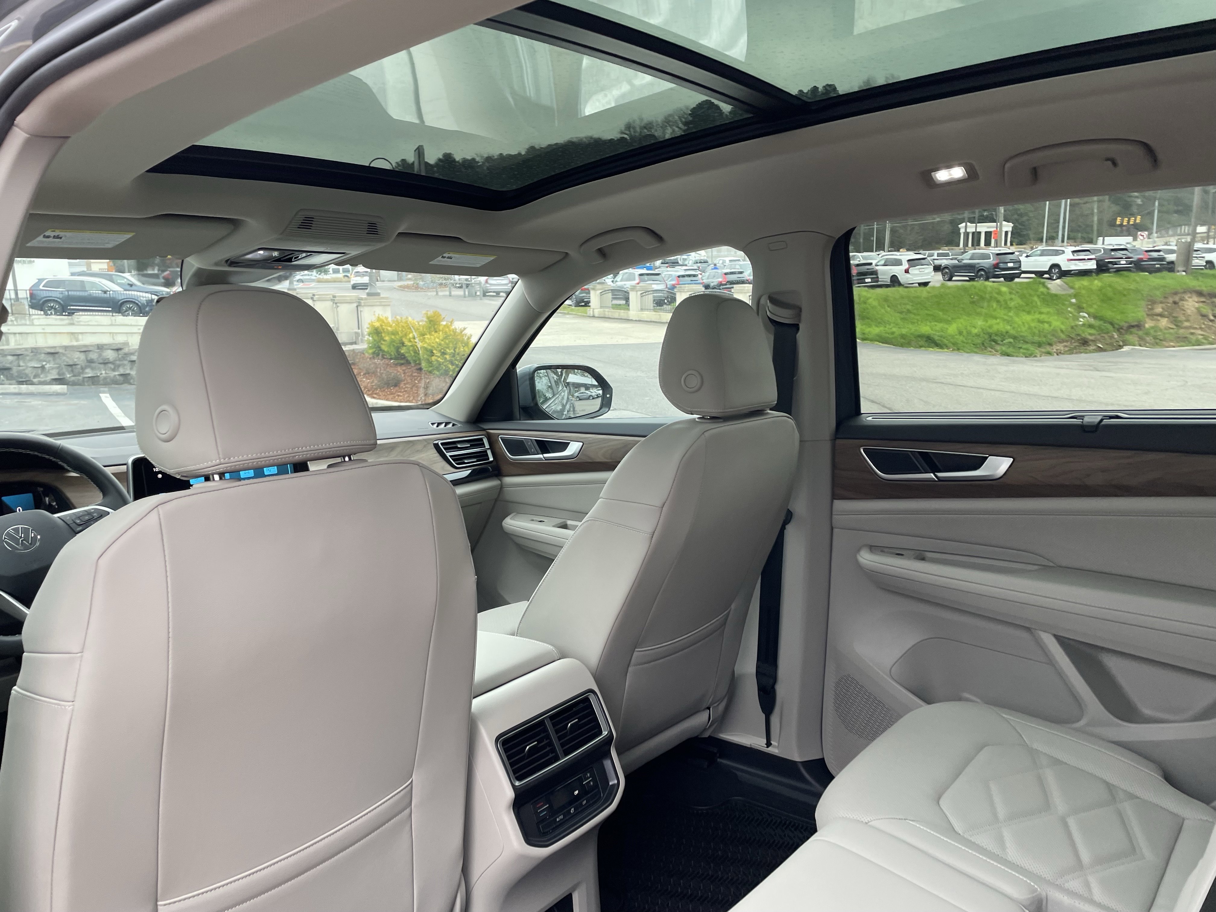 New 2026 Volkswagen Atlas SE image 13