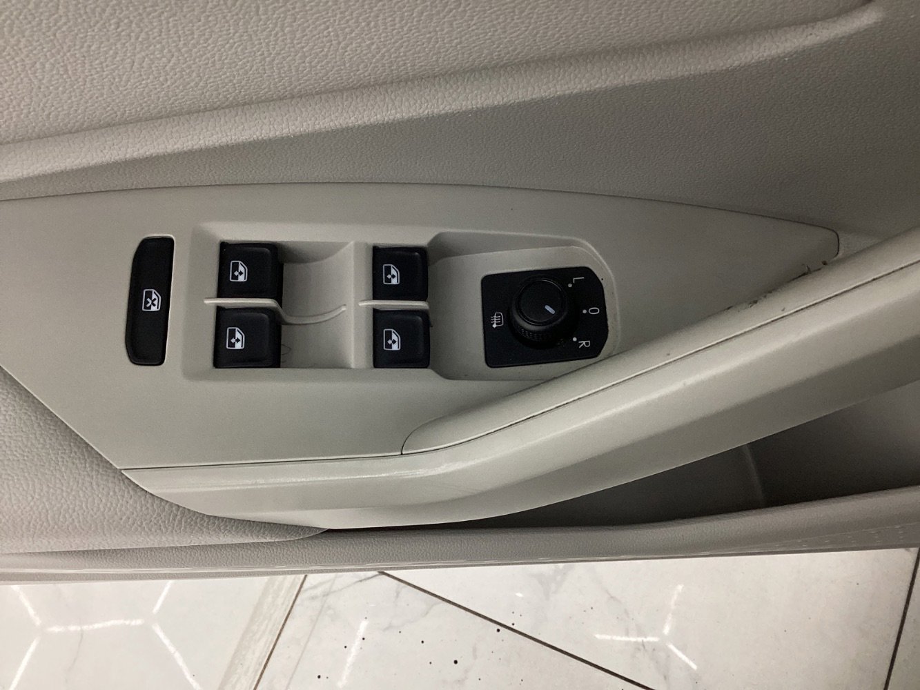 Used 2020 Volkswagen Jetta SE w/ SE Cold Weather Package FWD image 40