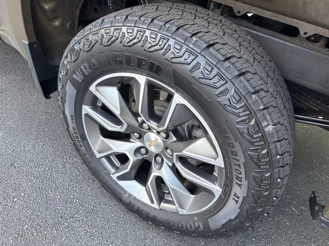 Used 2024 Chevrolet Silverado 1500 LT AWD/4WD image 32