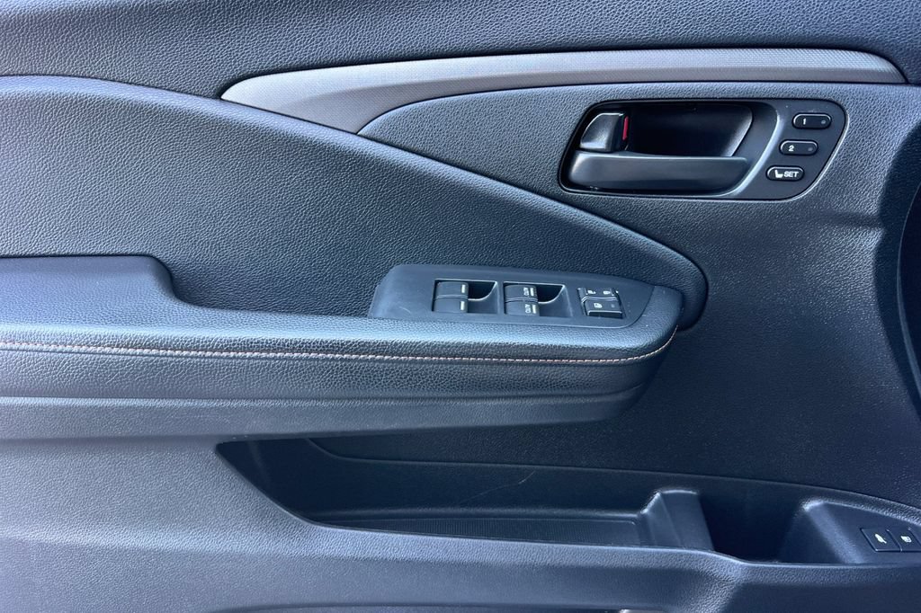 Used 2022 Honda Pilot TrailSport image 13