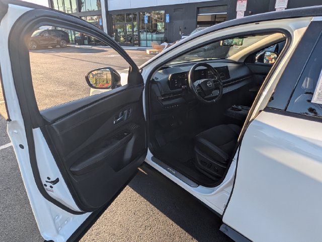 Used 2024 Nissan Ariya FWD image 36